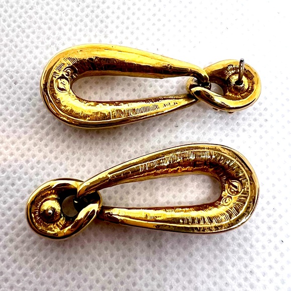 Swarovski Crystal Dangling Post Earrings Gold Plated Swan Stamp EUC - Picture 10 of 13